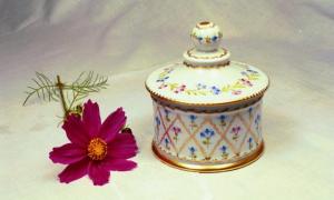 Painted by Beatrice Delacretaz.